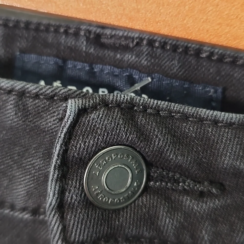Aeropostale Jeans Men's Size 27 Waist Skinny Black Jeans ripped distressed holes